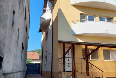 Casă cu 4 camere cu Canalizare în Central - 2