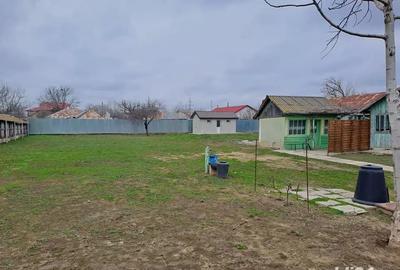 Casă cu Teren 1400 Mp în Gropeni - 2