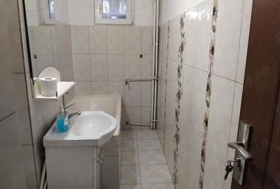 Se. Ofera spre vanzare un apartament deosebit cu 3 camere,et 3,Str Republicii,zona Nord,Rm Valcea Se. Ofera spre vanzare un apartament deosebit cu 3 camere,et 3,Str Republicii,zona Nord,Rm Valcea - 3