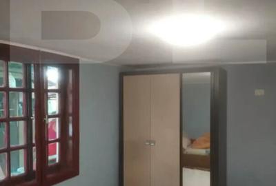 Casă cu 3 camere cu Teren 900 Mp în Central - 1