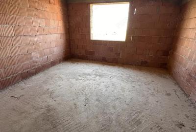 Casă cu 4 camere cu Teren 386 Mp în Central - 2