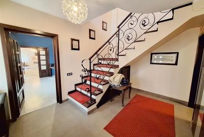 Casă cu 7 camere cu Teren 360 Mp în Central - 9