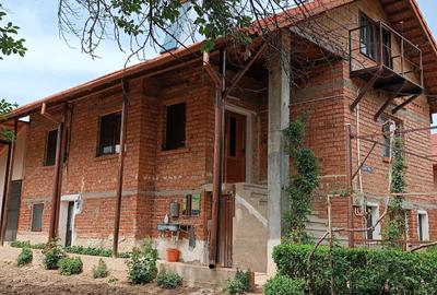 Casă cu 4 camere în Târgu Logrești - 8