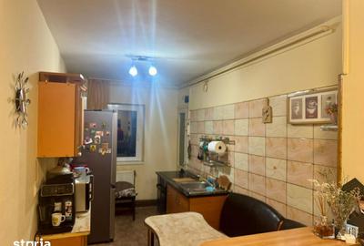 Apartament cu 3 camere decomandat, mobilat în Tractorul - 2