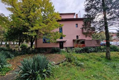 Spațiu comercial, de 355 mp, în Central - 8