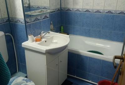 Inchiriez apartament 2 camere decomandat etaj 1zona Primaverii - 1