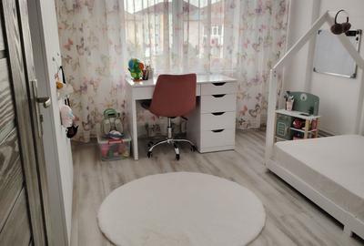 Apartament cu 3 camere semidecomandat în Central - 1