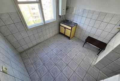 Apartament cu 3 camere decomandat în Micro 16
