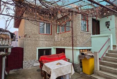 Casă individuală cu 4 camere cu Canalizare în Est - 1