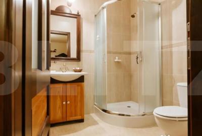 Casă cu 7 camere cu Teren 3000 Mp în Central - 1