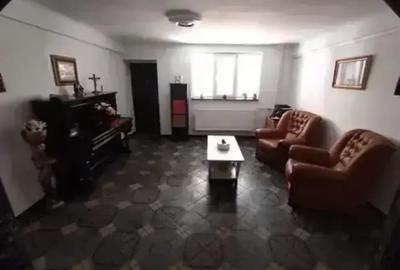 Casa individuala pentru locuit si business, singur in curte,  piscina