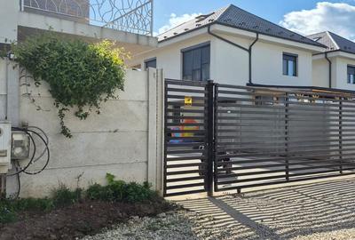 Casă cu 5 camere cu Teren 275 Mp în Central