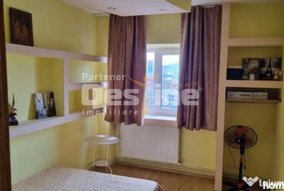 Apartament cu 3 camere decomandat în Baza 3 - 4