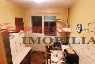 Apartament cu 3 camere decomandat în Dristor