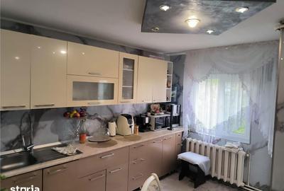 Apartament cu 3 camere, mobilat în Central - 1
