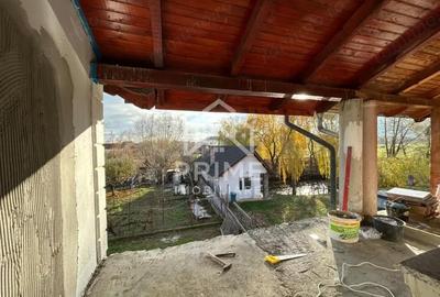 Casă cu 5 camere cu Teren 300 Mp în Micești
