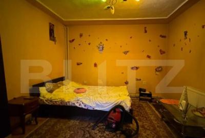 Casă cu 6 camere cu Teren 4 Mp în Mărgeanului