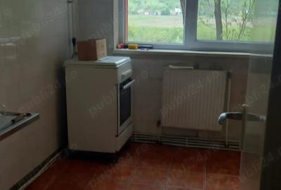 De Vanzare Apartament cu 3 Camere, Semidecomandat Turda - 3