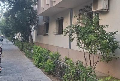 Apartament cu 2 camere decomandat în Lacul Tei