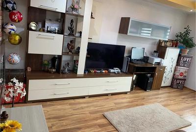 Apartament cu 3 camere decomandat în Central - 1