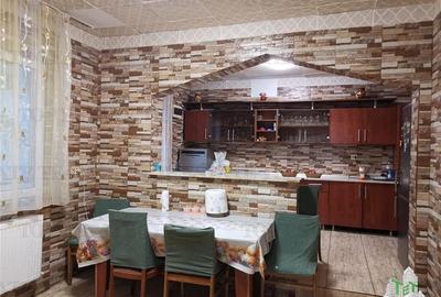 Vila cu etaj in Adunatii Copaceni, p+1+ pod + garaj + anexe, 5 camere, teren 100 - 4