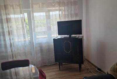 Proprietar, ofer spre închiriere apartament 3 camere - 1