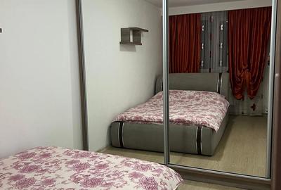 Apartament cu 3 camere semidecomandat în Central - 1