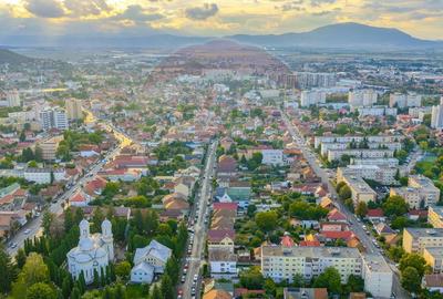 Cladire de 902 mp utili de vanzare, zona Grivitei - DN 13, COMISION 0 - 19