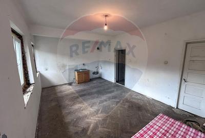 Garsoniera spatioasa de vanzare in Cavnic - locatie centrala - 2