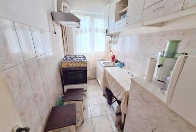 Apartament 2 camere , etaj 1,cu centrala, zona Narcisa - 5