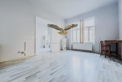 Apartament cu 4 camere semidecomandat, mobilat în Central