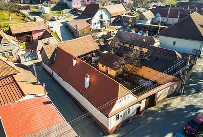 FILM! Casa saseasca, renovata exterior, in centrul localitatii Holbav, Brasov. - 26