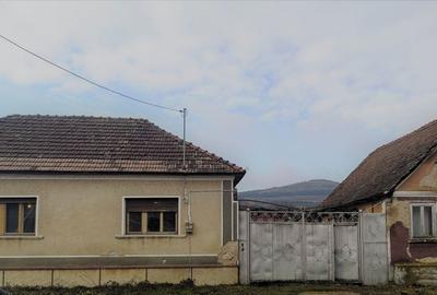 Casă cu 4 camere în Vărășeni - 2
