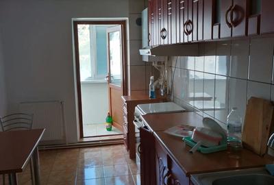 Inchiriez apartament 3 camere - 5