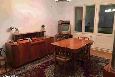 Apartament cu 4 camere decomandat în Central