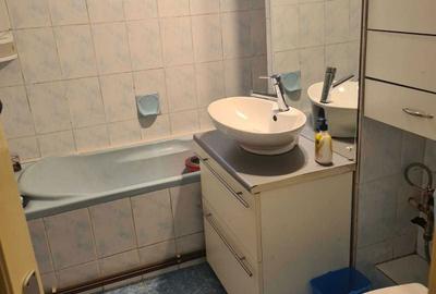 Apartament cu 2 camere decomandat, mobilat în Piața Centrală