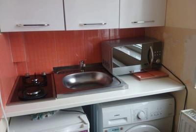 Vand 2 uscatorii suprapuse in Oradea Zona Rogerius pe strada Milcovului pret 30000 suprafa?a 12m - 3