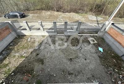 Casă cu 7 camere cu Teren 500 Mp în Orlat - 2