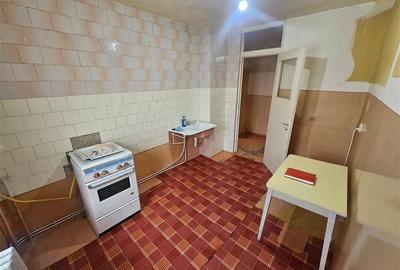 Apartament cu 2 camere decomandat în Micro IV - 7
