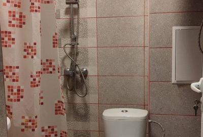 Garsonieră decomandată în Tractorul
