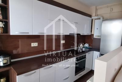 Apartament cu 3 camere decomandat în Turnișor