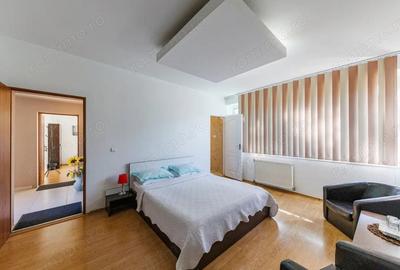 Casă cu 6 camere cu Teren 951 Mp în Central - 2