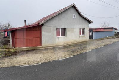 Casa in Iratosu cu teren, apa curenta, centrala termica , - 26