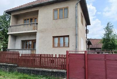 Casă cu Teren 1800 Mp în Central - 3
