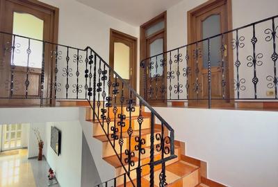 Casă cu 4 camere cu Teren 390 Mp în Central - 11