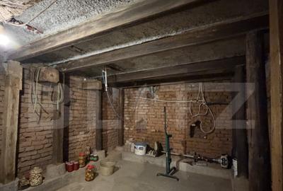 Casă cu 3 camere cu Teren 1644 Mp în Central