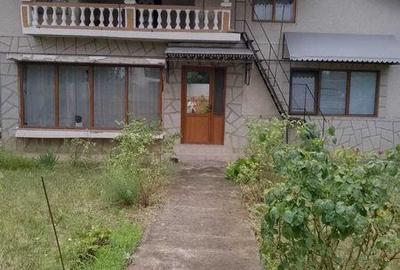 Casă cu 4 camere cu Teren 100 Mp în Florești