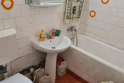 Apartament cu 2 camere semidecomandat în Micro 4