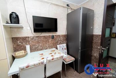 Apartament cu 3 camere decomandat în C5 - 2