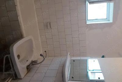 Apartament cu 3 camere decomandat în Micro 38